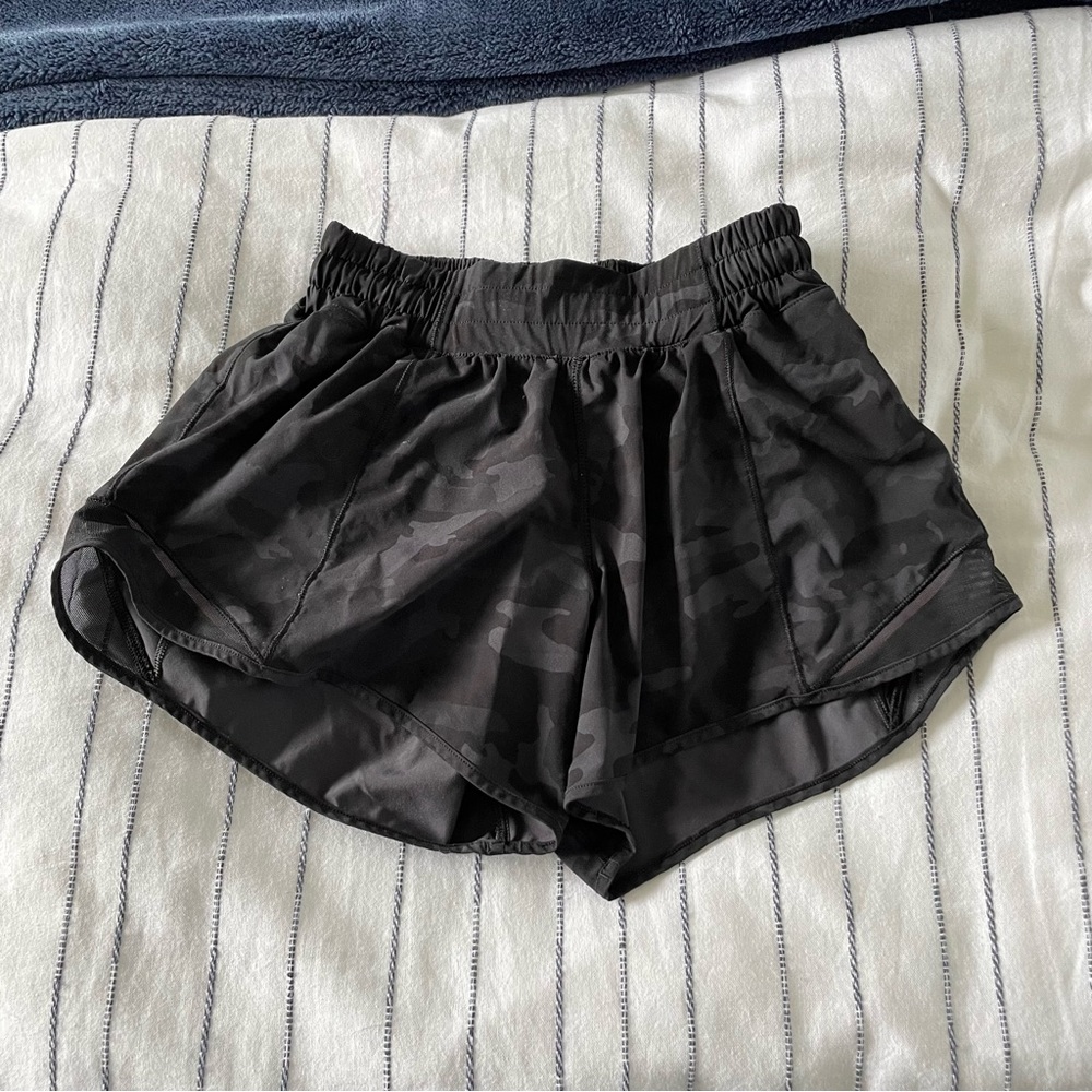 Black camo Lululemon 4” hotty hot short size 4